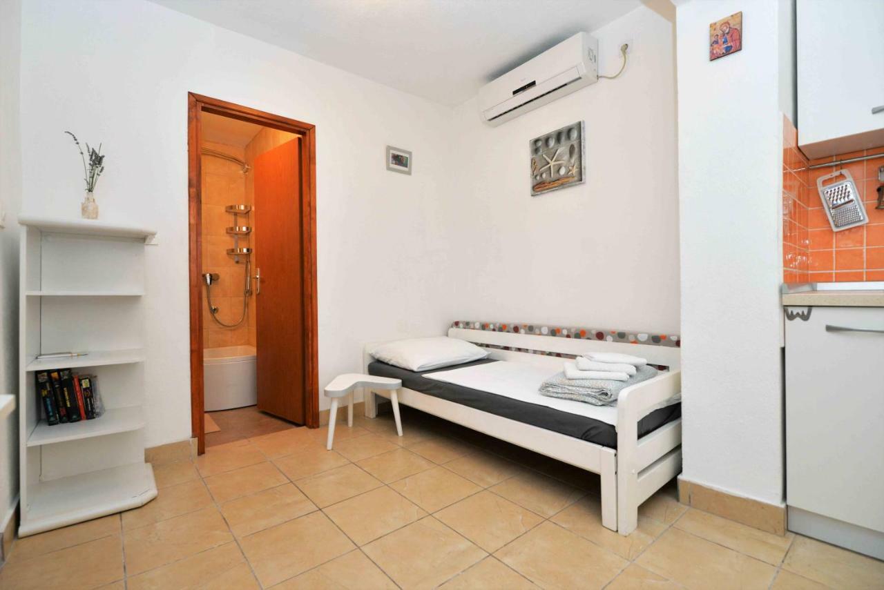 Apartment Stari Murter Exterior photo